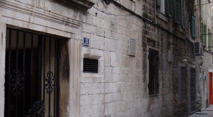 Diocletian Apartments & Rooms
