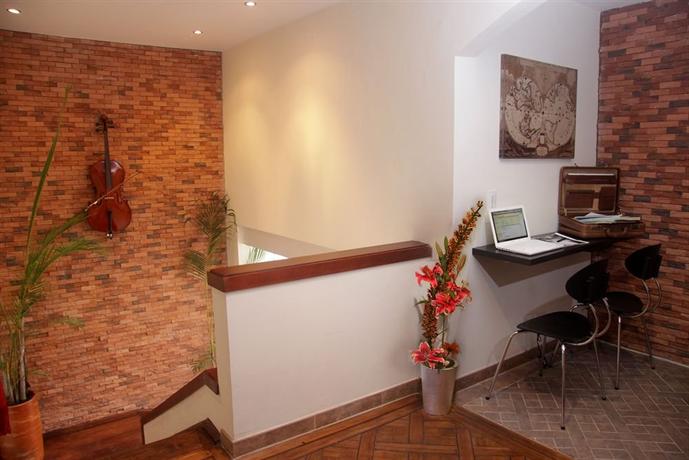 6 Suites Hotel