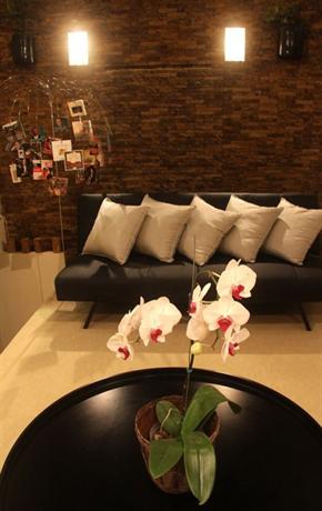 6 Suites Hotel