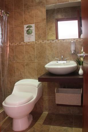 6 Suites Hotel