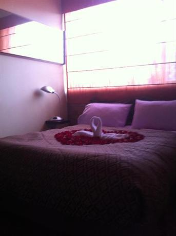 6 Suites Hotel