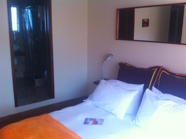 6 Suites Hotel