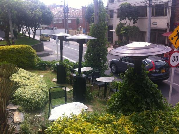6 Suites Hotel