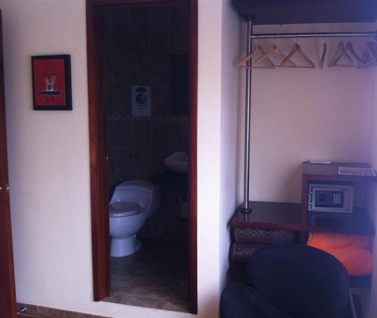 6 Suites Hotel