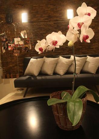 6 Suites Hotel