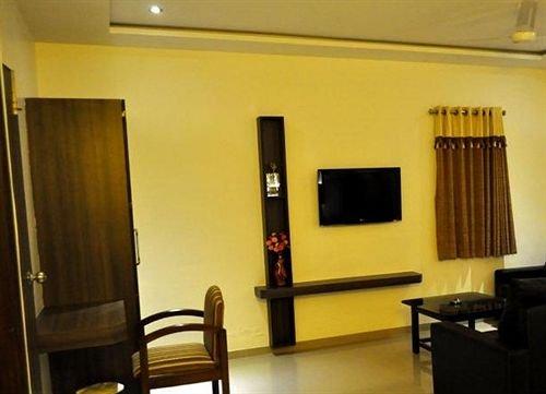 FabExpress Kamran Palace Railway Station