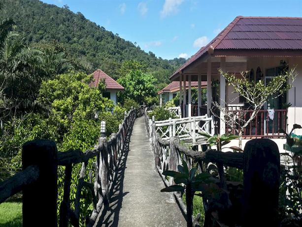 Khao Sok Jungle Huts Resort