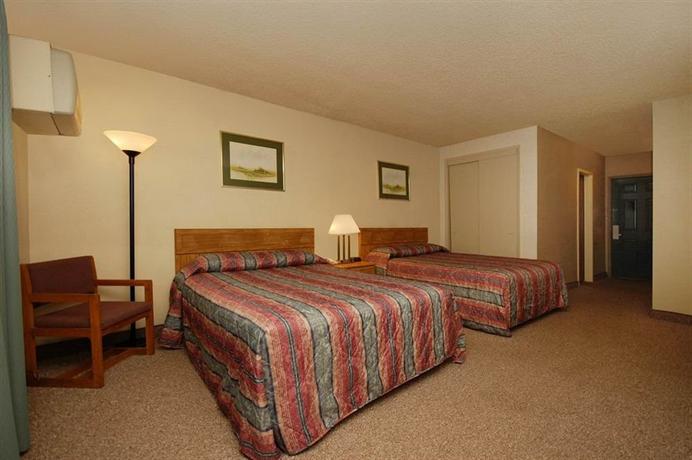 Super 8 by Wyndham Long Beach Motel
