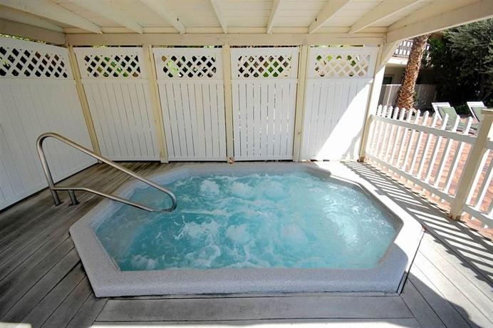 Super 8 by Wyndham Long Beach Motel