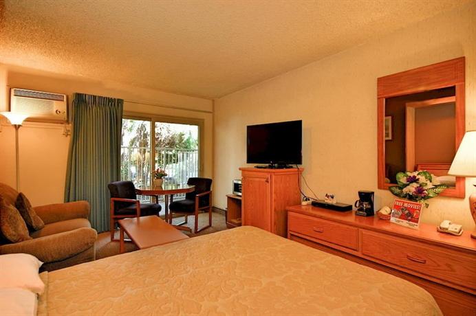 Super 8 by Wyndham Long Beach Motel