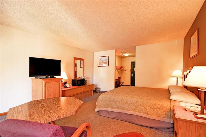 Super 8 by Wyndham Long Beach Motel
