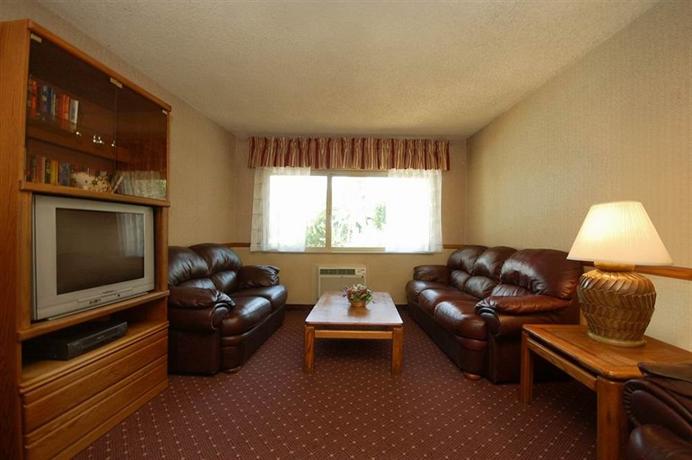 Super 8 by Wyndham Long Beach Motel