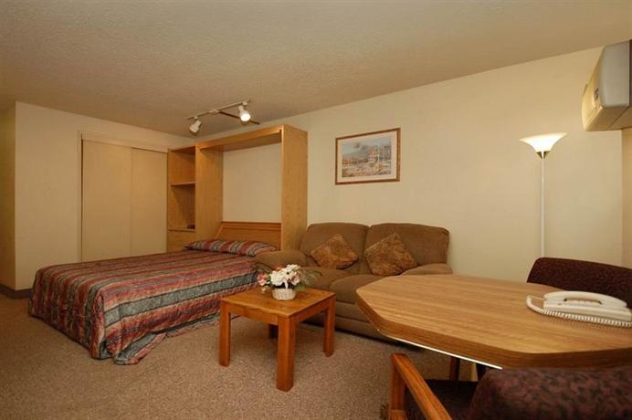 Super 8 by Wyndham Long Beach Motel