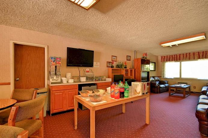 Super 8 by Wyndham Long Beach Motel