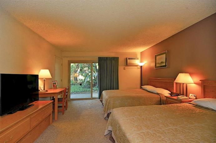Super 8 by Wyndham Long Beach Motel