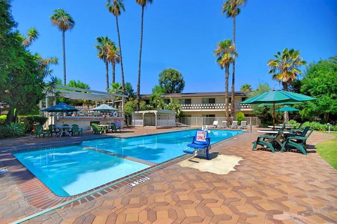 Super 8 by Wyndham Long Beach Motel