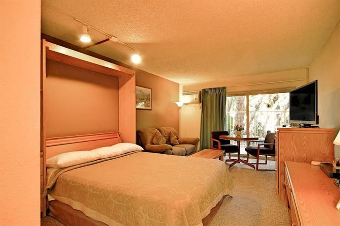 Super 8 by Wyndham Long Beach Motel