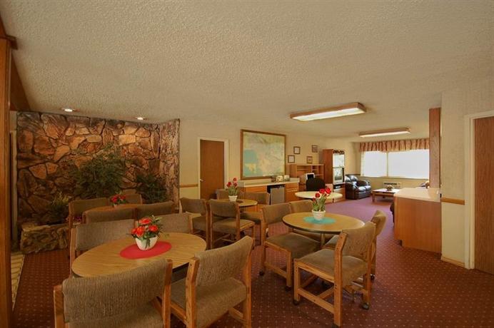 Super 8 by Wyndham Long Beach Motel