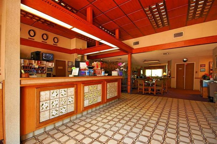 Super 8 by Wyndham Long Beach Motel