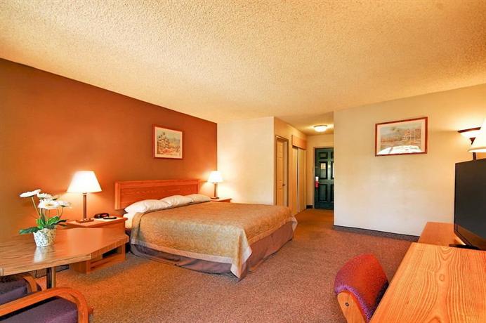 Super 8 by Wyndham Long Beach Motel