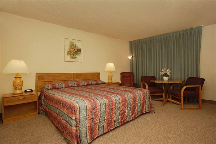 Super 8 by Wyndham Long Beach Motel