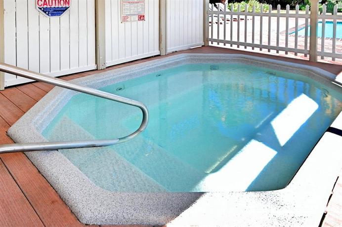 Super 8 by Wyndham Long Beach Motel