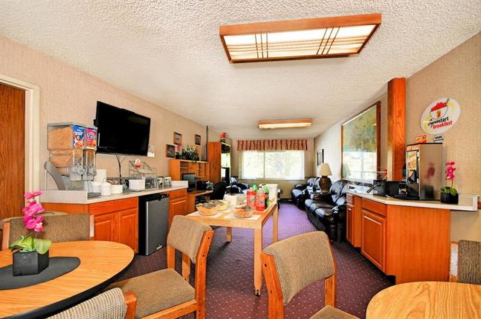 Super 8 by Wyndham Long Beach Motel