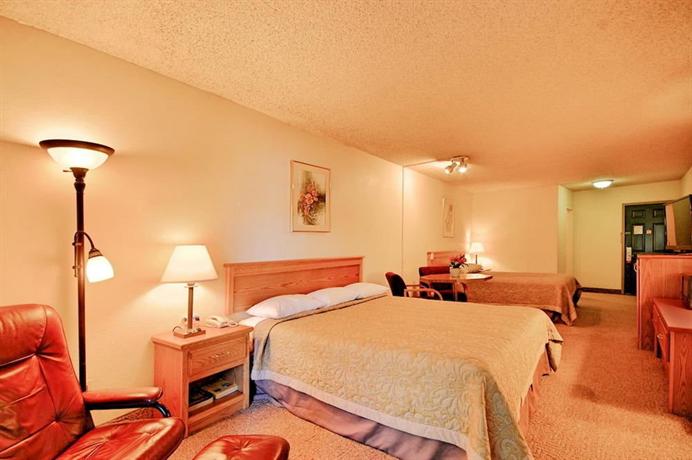 Super 8 by Wyndham Long Beach Motel