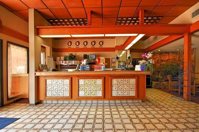 Super 8 by Wyndham Long Beach Motel