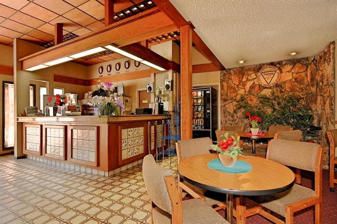 Super 8 by Wyndham Long Beach Motel