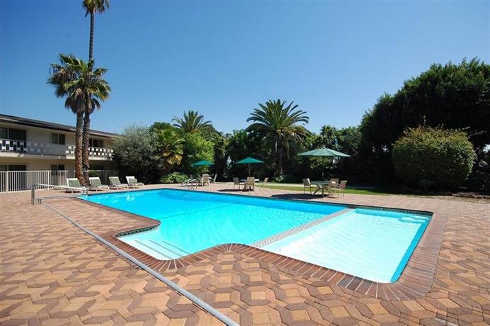 Super 8 by Wyndham Long Beach Motel