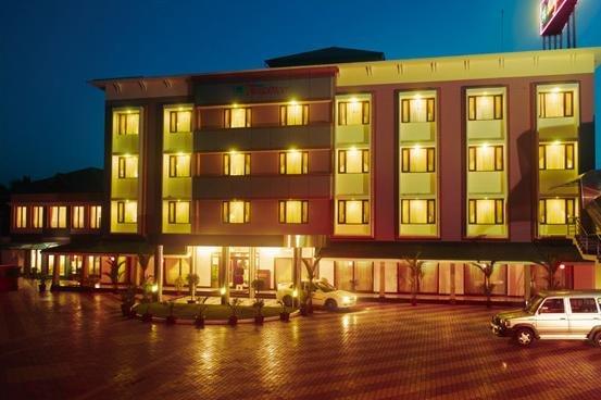 Hotel Elegance Angamaly