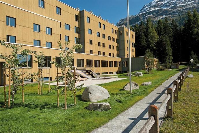 Youth Hostel St Moritz 키르헤 산 칼 생모리츠-바드 Switzerland thumbnail