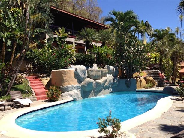Hotel El Jardin Montezuma Isla Tortuga Dive Club Costa Rica thumbnail
