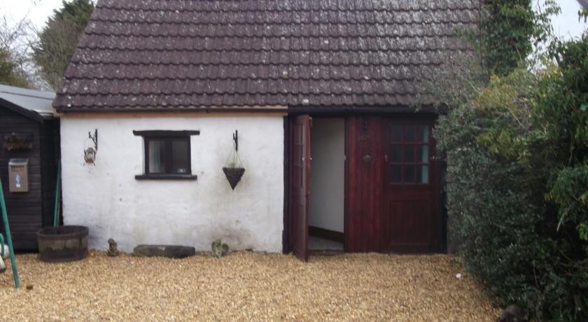 Hathway House Budget Accommodation Bristol Airport United Kingdom thumbnail