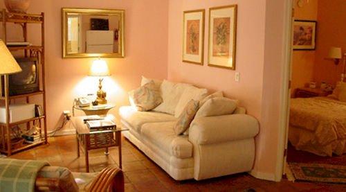 New Orleans House - Gay Male-Only Guesthouse