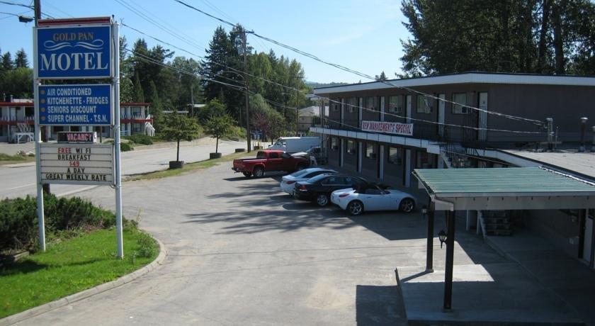 Gold Pan Motel Quesnel Airport Canada thumbnail