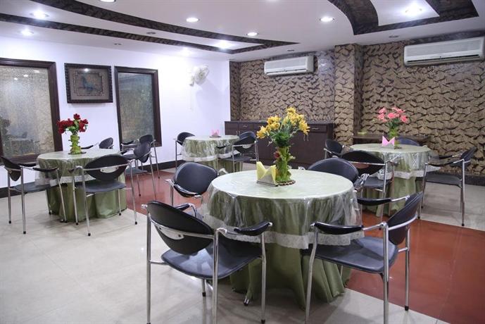 曼达基尼皇宫饭店