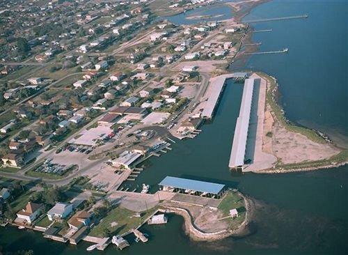 Bluff's Landing Marina and Lodge