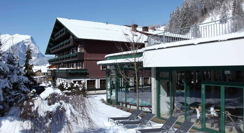Hirschen Wohlfuhlhotel Diedamskopf Skiresort Austria thumbnail