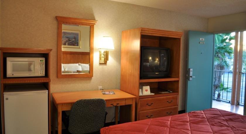 Days Inn by Wyndham Anaheim Near the Park