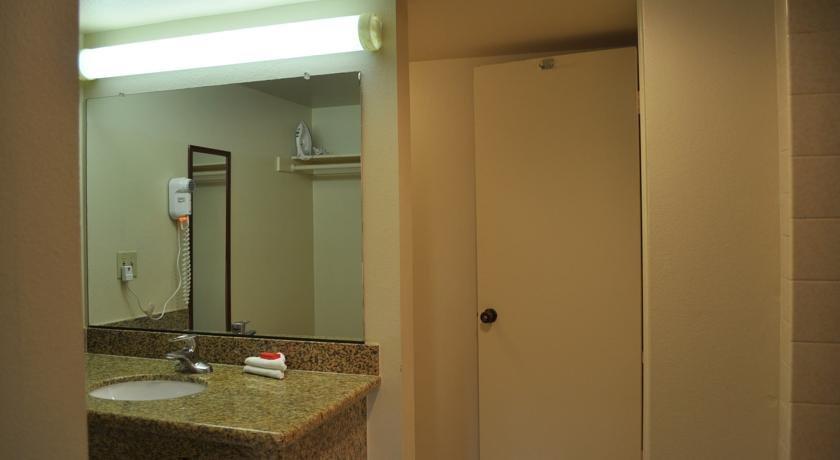 Days Inn by Wyndham Anaheim Near the Park