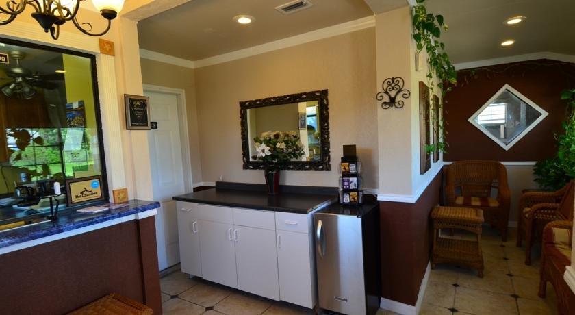 Alamo Inn & Suites