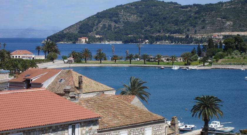 Vis Apartments