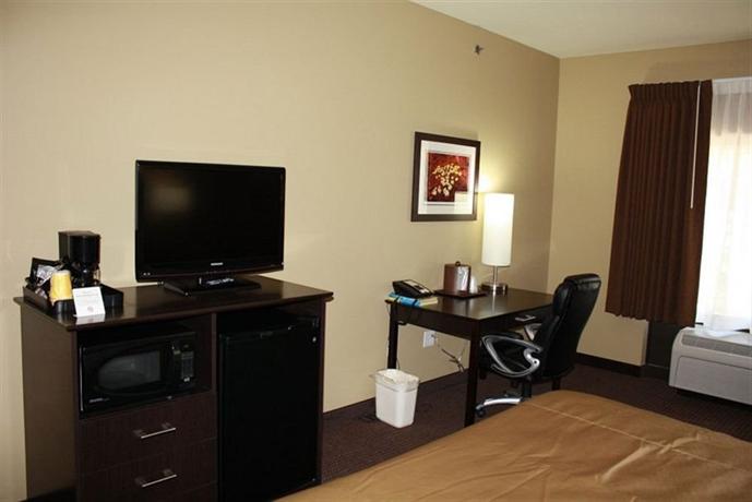 Parkwood Inn & Suites