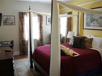 Seven Oaks Inn B&B