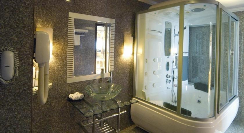 Silk Path Grand Hue Hotel & Spa