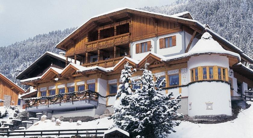 Hotel Ladinia Aloch Ski Lift Italy thumbnail