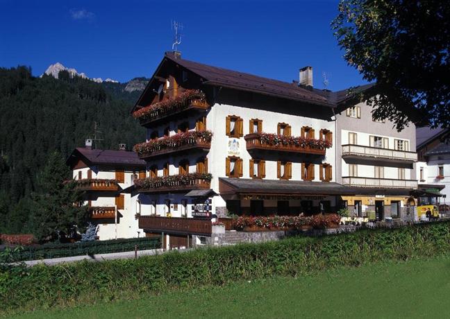 FIORI Dolomites Experience Hotel Donaria Ski Lift Italy thumbnail