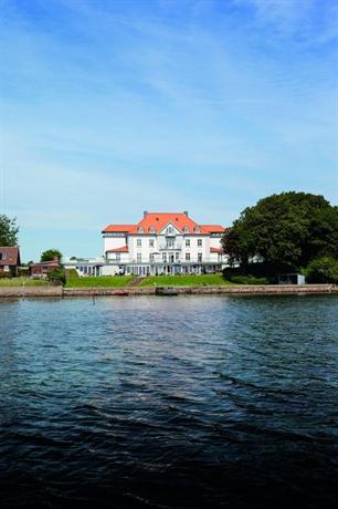 Sixtus Sinatur Hotel & Konference
